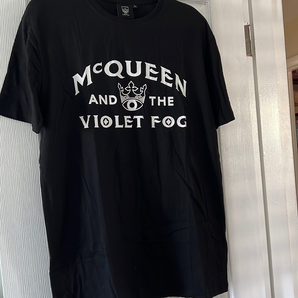 Mens New Promo Tee “McQueen And The Violet Fog” Gin